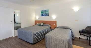 Riviera on Ruthven Motel
