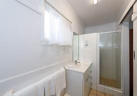 Riviera on Ruthven Motel