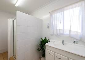 Riviera on Ruthven Motel