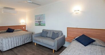 Riviera on Ruthven Motel