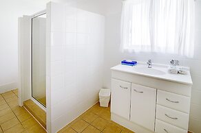 Riviera on Ruthven Motel