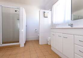 Riviera on Ruthven Motel