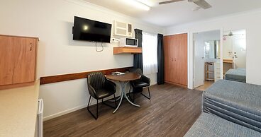 Riviera on Ruthven Motel