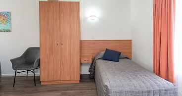 Riviera on Ruthven Motel