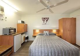 Riviera on Ruthven Motel