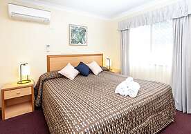 Riviera on Ruthven Motel