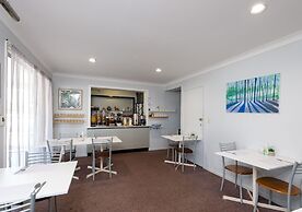 Riviera on Ruthven Motel