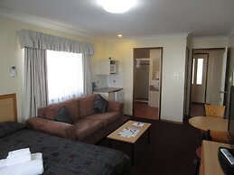 Riviera on Ruthven Motel