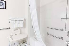 Quality Inn and Suites Springfield Southwest near I-72