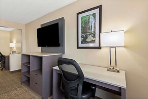 Quality Inn and Suites Springfield Southwest near I-72