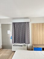 Days Inn by Wyndham Shorter