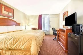 Days Inn by Wyndham Shorter