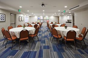 Holiday Inn Express Minneapolis - Golden Valley by IHG