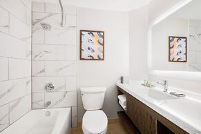 Crowne Plaza Hotel Jacksonville Airport/I-95N by IHG