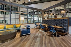 Crowne Plaza Hotel Jacksonville Airport/I-95N by IHG