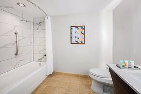 Crowne Plaza Hotel Jacksonville Airport/I-95N by IHG