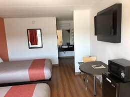 Motel 6 Brunswick, GA