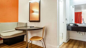 Motel 6 Brunswick, GA