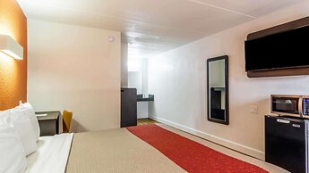 Motel 6 Brunswick, GA