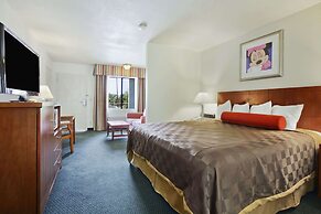 Travelodge Inn & Suites by Wyndham Anaheim on Disneyland Dr