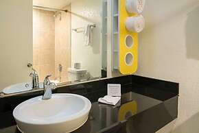 Motel 6 Tampa, FL - Fairgrounds