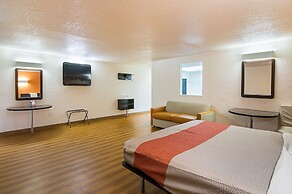 Motel 6 Tampa, FL - Fairgrounds