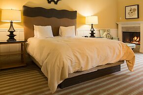 Lighthouse Lodge And Cottages