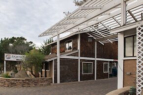 Lighthouse Lodge And Cottages