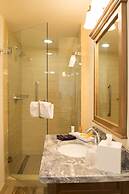 Lighthouse Lodge And Cottages