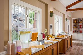 Lighthouse Lodge And Cottages