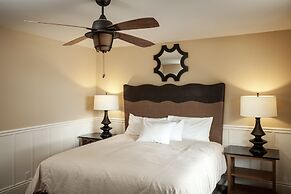 Lighthouse Lodge And Cottages