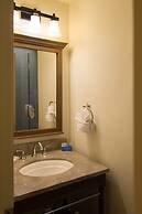 Lighthouse Lodge And Cottages