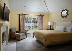 Lighthouse Lodge And Cottages