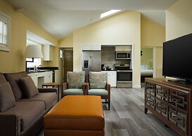 Lighthouse Lodge And Cottages