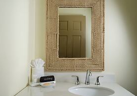 Lighthouse Lodge And Cottages