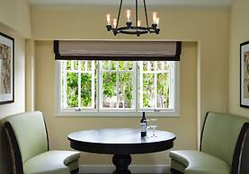 Lighthouse Lodge And Cottages