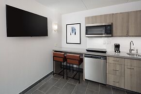 Courtyard By Marriott Shelton