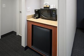 Courtyard By Marriott Shelton