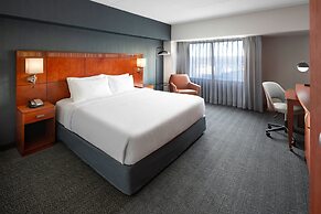 Courtyard By Marriott Shelton