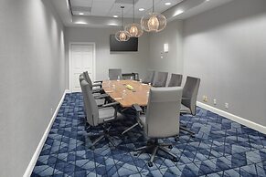 Courtyard By Marriott Shelton