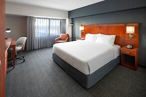 Courtyard By Marriott Shelton