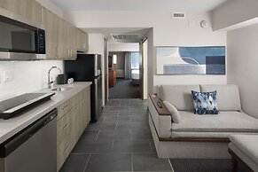 Courtyard By Marriott Shelton