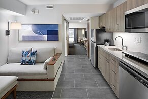 Courtyard By Marriott Shelton