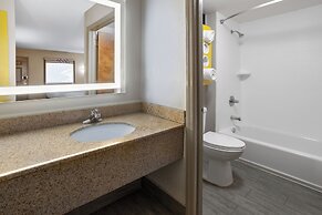 Days Inn by Wyndham Acworth