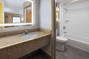 Days Inn by Wyndham Acworth