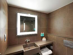 Novotel London West