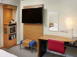 Novotel London West