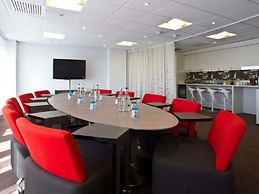 Novotel London West