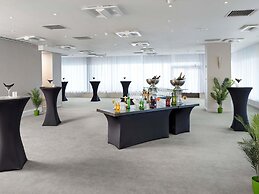 Novotel London West