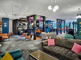 Novotel London West